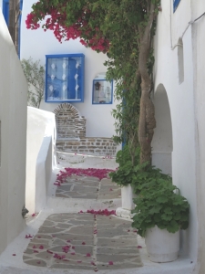 romantik Yunan tarzı ara sokaklar