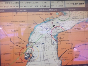 Messina yı akıntının da yardımıyla 12 knots a varan hızla geçiverdik